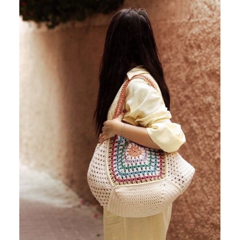 DLD Beach Miss Kissaria Hand Crocheted Square Tote Bag  Purse NWOT